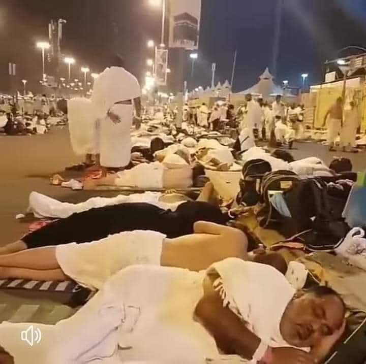 AliSamer1970's tweet photo. الملكية المخصصة للملوك والرؤساء ،
ورفض كذلك الطعام الخاص والحراسة والمواصلات ورفض حتى البرتوكول اثناء السعي والطواف كما يحدث مع باقي الملوك والرؤساء عادةً داخل الحرم ... 
 وكان الرئيس حسن اوتارا قد كتب مقالته الشهيرة استهلها بأنه (( في حضرة ملك الملوك تتضائل كل الملوك والرؤساء )) https://t.co/x0RTxg8hkU