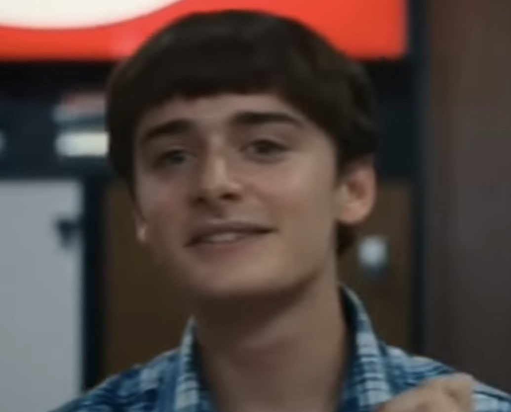 probablykatan's tweet photo. He was sitting there 
Smiling 
Waiting for him
And he ignored him=)
#maybespoiler? https://t.co/WKeGxf18hi