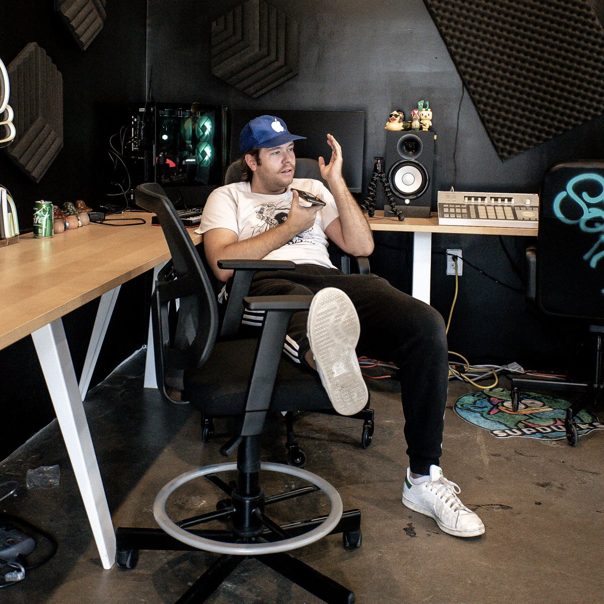 HQ IN THE ZONE ⚡️ 🦆 
<a href="/TylerGary/">Sofa King</a> - <a href="/AustinxHare/">AUSTINX</a> 
<a href="/CalebTweetings/">square</a> - <a href="/enhansy/">Otico the Duck</a>