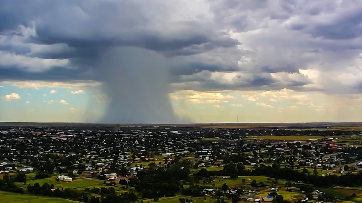 JohnHarrisWx's tweet photo. Pampa, TX Downpour @JohnHarrisWx @NWSAmarillo @KAMRLocal4News #KAMRwx #Thunderstorm #microburst #MYPAMPA #heavyrain #downpours https://t.co/SfY6Ic60h2