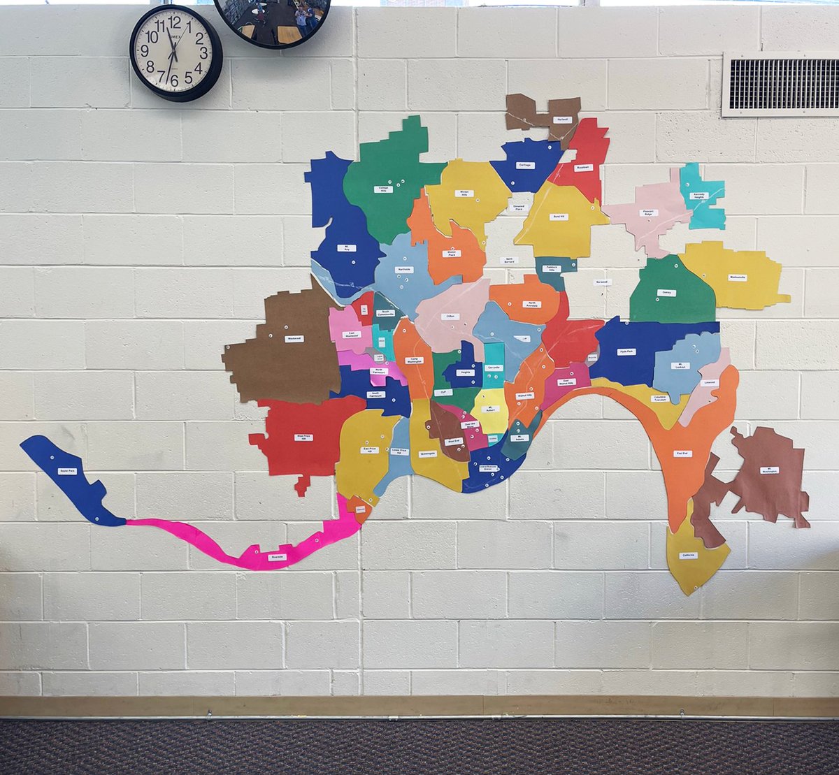 cincylibrary's tweet photo. The staff at the West End Branch Library created an amazing map of all 52 Cincinnati neighborhoods.
#CincyLibrary #CincinnatiLibrary #Cincinnati https://t.co/zTsC9QSnyh