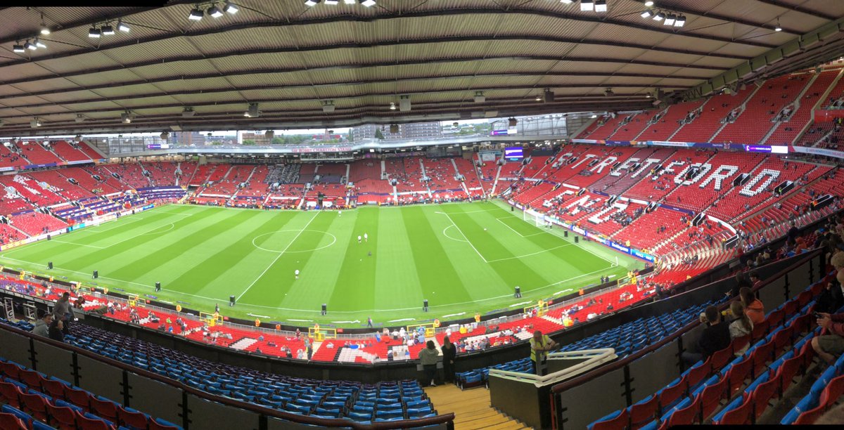 phoenixfc_7's tweet photo. What could possibly soften the blow of being at Old Trafford? @hisense playing you’ll never walk alone on their pre match advert! #ynwa #lionesses #notwomensfootball @volkswagen https://t.co/jJaDyYWkAc