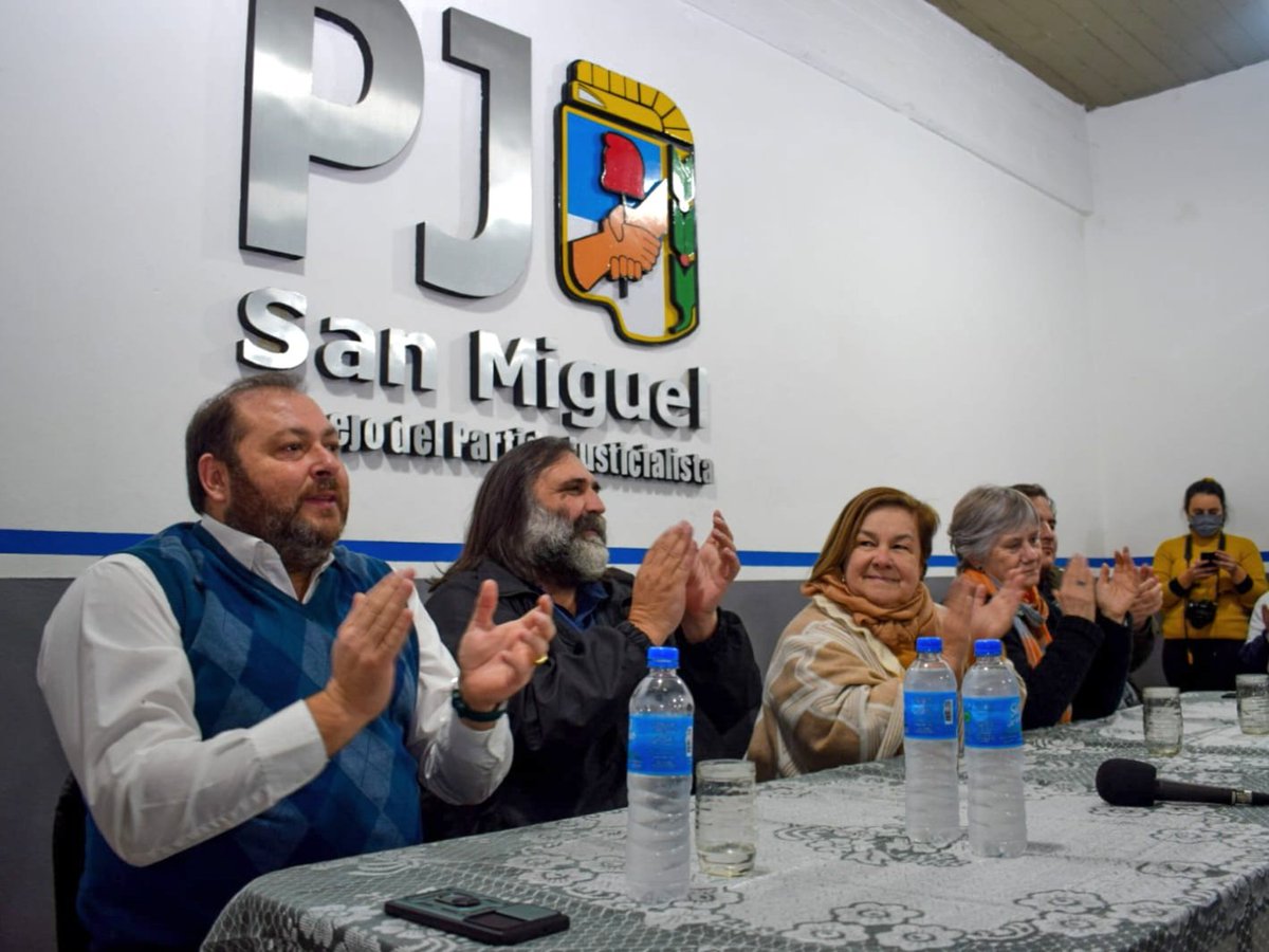 juanjo_castro's tweet image. #Hoy ante un @PJSMiguel colmado de cras y cros de org gremiales, sindicales y docentes, realizamos una conferencia de prensa para poner en conocimiento que la cra @CachaRodriguez asumió como concejal del @FrenteDeTodos y se integra al bloque que preside mi amigo @Srefidanza ➡️