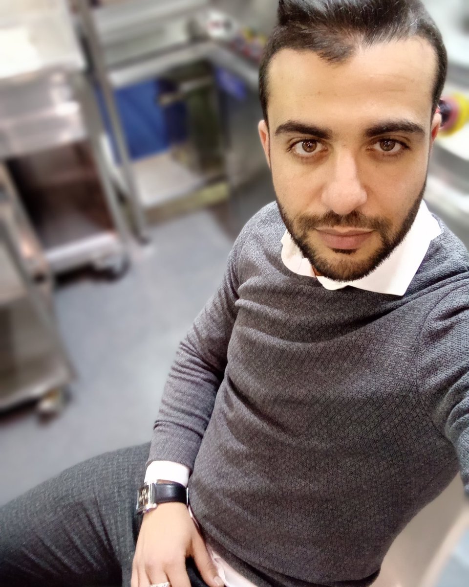 "قلما رأيت رجلا يحتاج إلى ألقاب يتعظم بها إلا وهو لا يستحقها، وقلما رأيت رجلا يستحقها إلا وهو لا يحتاج إليها".

- مصطفى صادق الرافعي