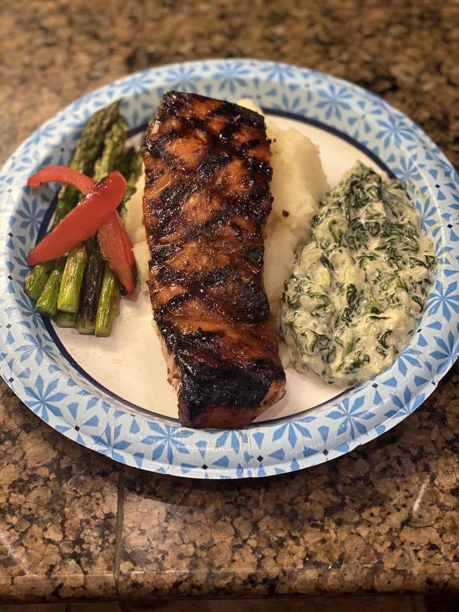arniecallego's tweet photo. Grilled teriyaki salmon with mashed potatoes, creamed spinach and grilled asparagus for 4th of July dinner #latepost https://t.co/uGSErQ6tUz