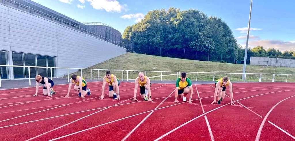 AvonValleyRun's tweet photo. Tonight AVR enjoyed their annual track championships at @BathSpaUni with races from 100m to 3000m, a relay and a 3 legged race!
Our Youth division had a great time racing against the seniors too. #track #running #Bath 

📸 By Jay Sims-Bagshaw https://t.co/wL7iEjorgv