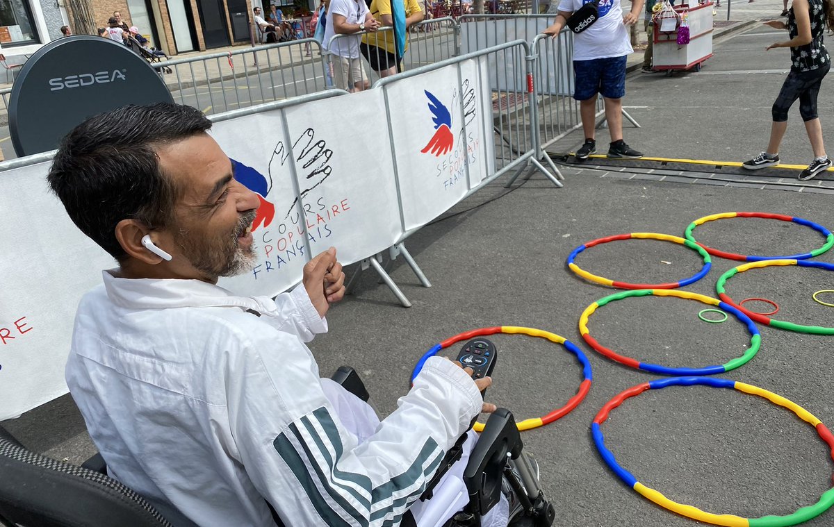 MelGones's tweet photo. Merci @BananeFrancaise pour cette belle opération solidaire #KM97 adaptés à tous et permet de soutenir le @SecoursPop avec les enfants #copainsdumonde aujourd’hui à #Pecquencourt sur @LeTour ! De quoi avoir là 🍌 🍌 🍌.Rendez-vous a #Floing #Ardennes 🚴♀️ 🚴 🚴♂️ https://t.co/RrjXIPhaEN