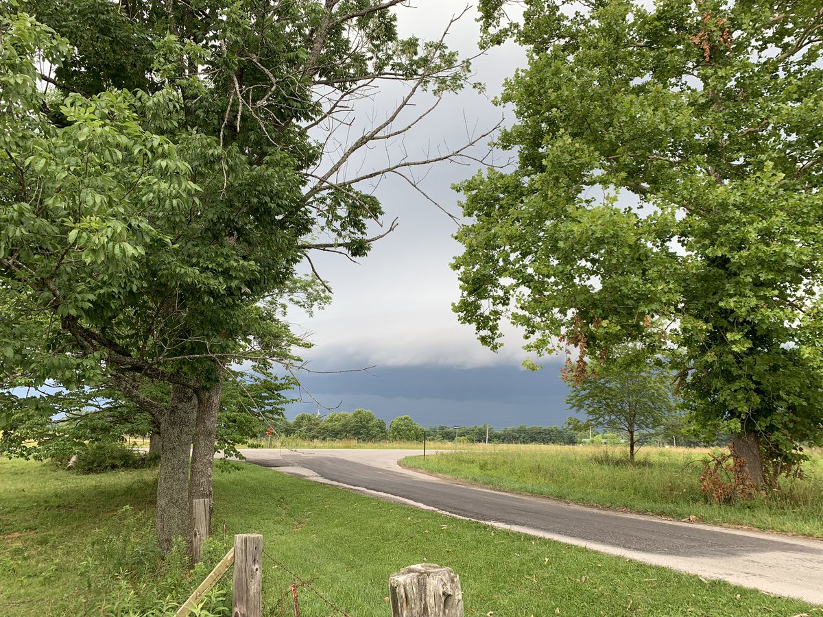 KYTW911's tweet photo. @Kentuckyweather @JimWKYT @thevictorpuente Spent most of the day playing will it / won’t it, a rain here. Twice today earlier rain storms skirted our farm. This last one heading our way I’m fairly sure will bring us the rain. #KYwx #BathCounty #PeasticksKY https://t.co/rK5kh0hTVD