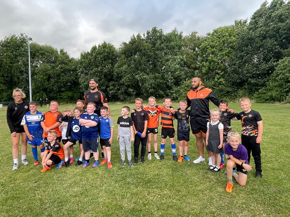 whittick14's tweet photo. My son loved it tonight, training with @CTRLFC @CTRLFCWomen players.. thank you so much for giving up some of your time! @kaitlinvarley12 @suaiaandfai @georgegriffin4 #LockLane https://t.co/DFzi7i4Ycr