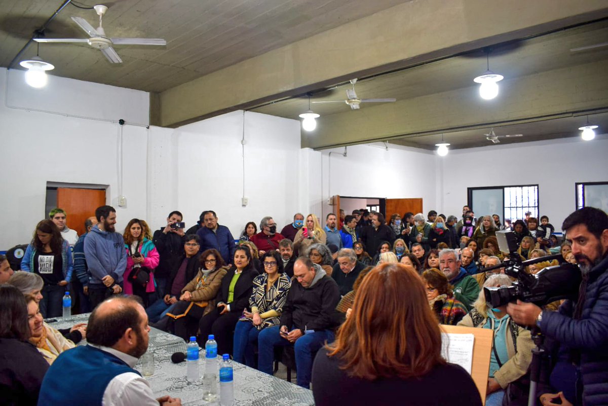 juanjo_castro's tweet image. Nos acompañaron el secretario general de SUTEBA @RobiBaradel, la Senadora @MariaReigada1, el presidente del PJ de Guamini #PabloSantucho y concejales de la primera y tercera sección electoral del Movimiento Mayo.➡️