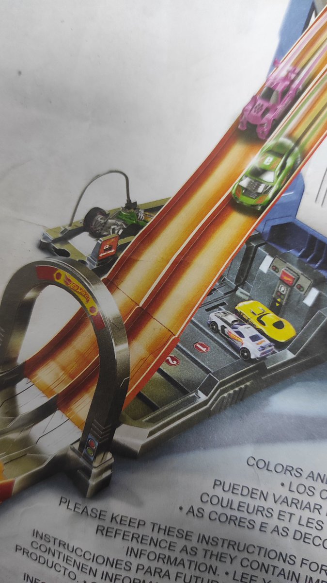 Ivantllzd's tweet photo. Señores de @Hot_Wheels @HWMex  llevo media hora intentando explicar por qué su arco no es plateado como en las instrucciones y que se equivocaron y no ha quedado muy convencido.... https://t.co/Q8I2ztYKlt