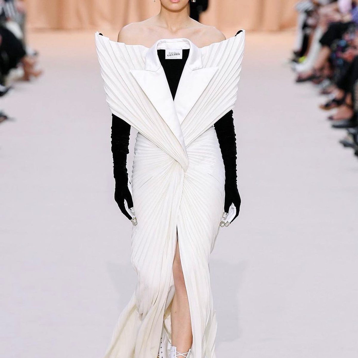 gloryapexco's tweet photo. #jeanpaulgautier couture by #OlivierRousteing prevailed today, Oliver’s first offering under #jeanpaulgautier https://t.co/MdLKdYqRiH