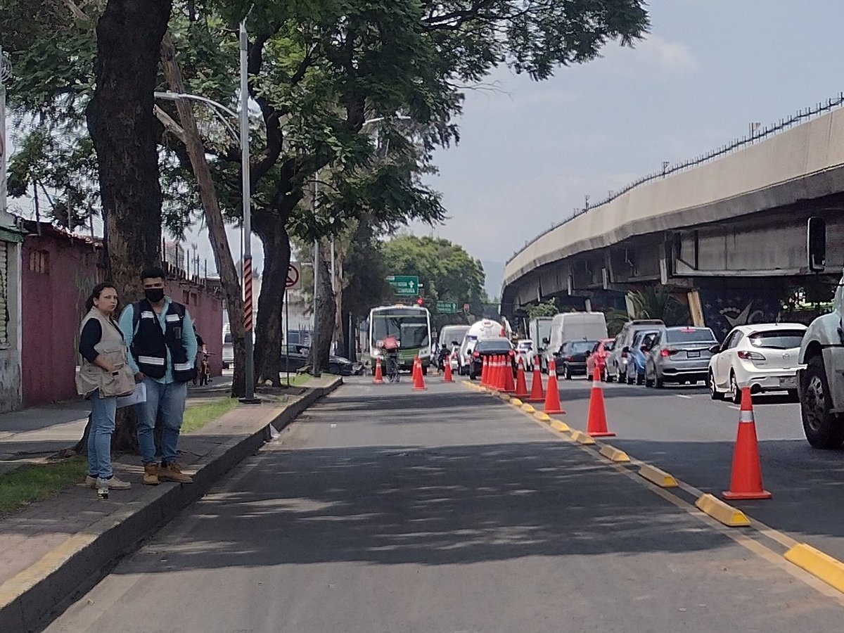 DanielAyalaEspn's tweet photo. El día de hoy comenzó a dar servicio la ruta paralela de @RTP_CiudadDeMex que apoyará en los traslados de los usuarios de @LaNuevaL1 del @MetroCDMX.
Respeta los carriles confinados para el transporte público. https://t.co/czgcJcp5Ry