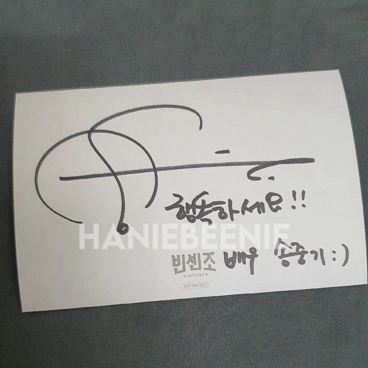 haniebeenie's tweet photo. AAAAAAA I GOT SONG JOONGKI'S SIGNATURE‼️😭

#Vincenzo #빈센조 #SongJoongKi #송중기 https://t.co/DSfLaInL0H