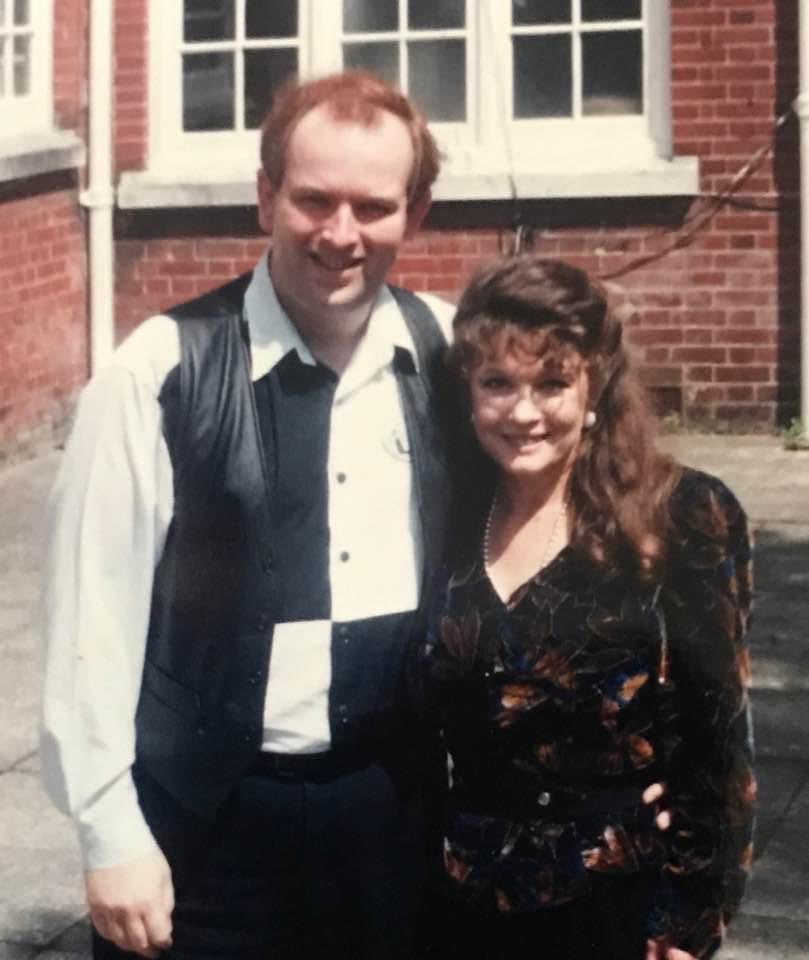 TimeLordDrew61's tweet photo. Back to 1993 attending a Dr Who Convention in Bournemouth called Blue Box. A great event with some wonderful guests Elisabeth Sladen her daughter Sadie, Debbie Watling, Terrence Dicks, Barry Letts, Christopher Barry, Peter Miles, John Woodnutt, Peter Bryant, Bob Baker. #DoctorWho https://t.co/6ou7oDZfIa