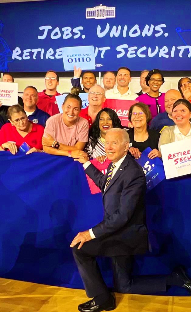 ElectDrGoetz's tweet photo. Supporting workers and our sisters and brothers in #Labor at a rally in Cleveland today with @JoeBiden and @RepGalonski #UnionStrong 💪 https://t.co/xTMZzqKW6y