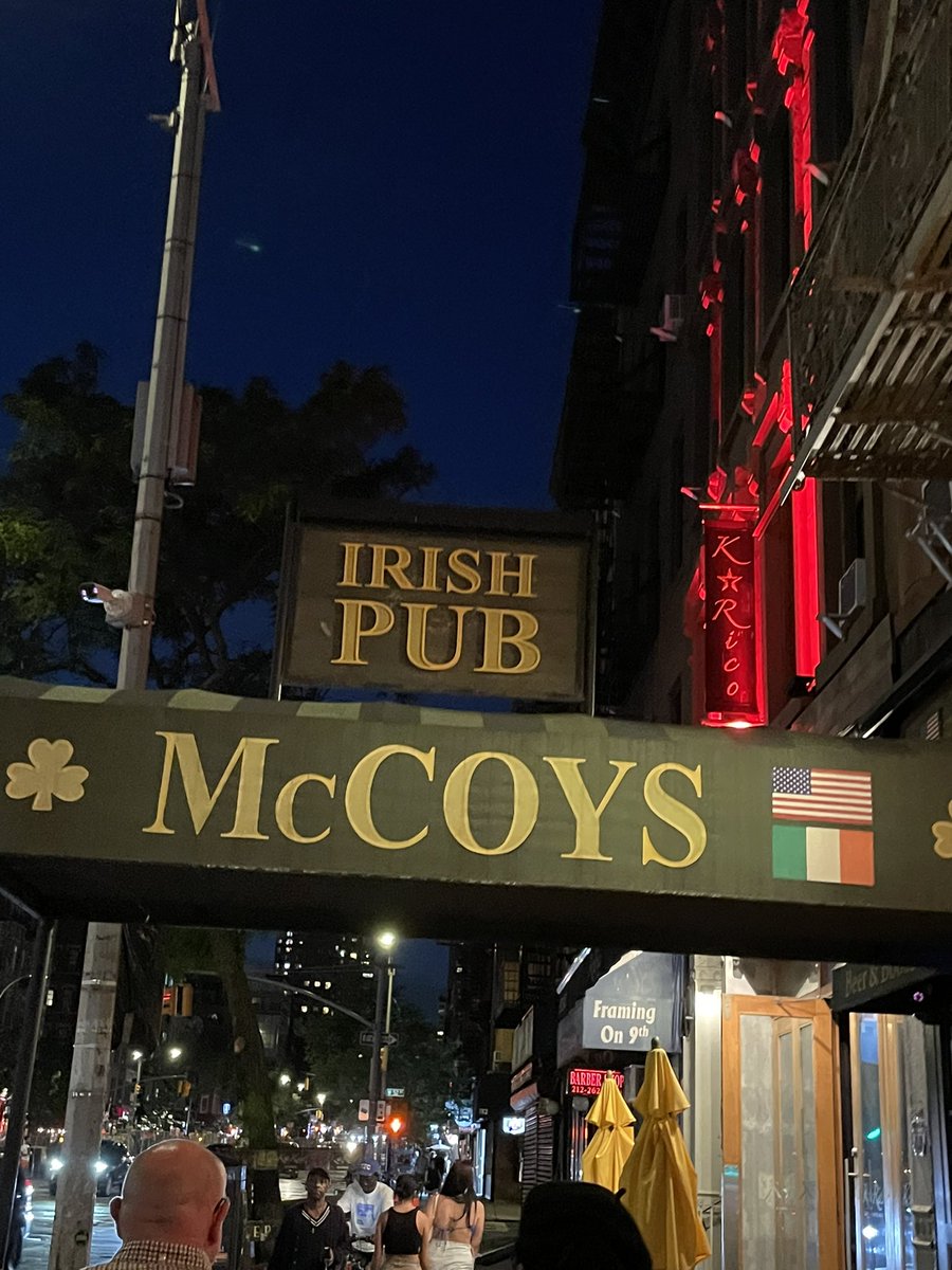 10jbeez10's tweet photo. COYS!!! 🍺  #COYS #Tottenham #spurs #Manhattan #NYC https://t.co/ot5rswjoZ1