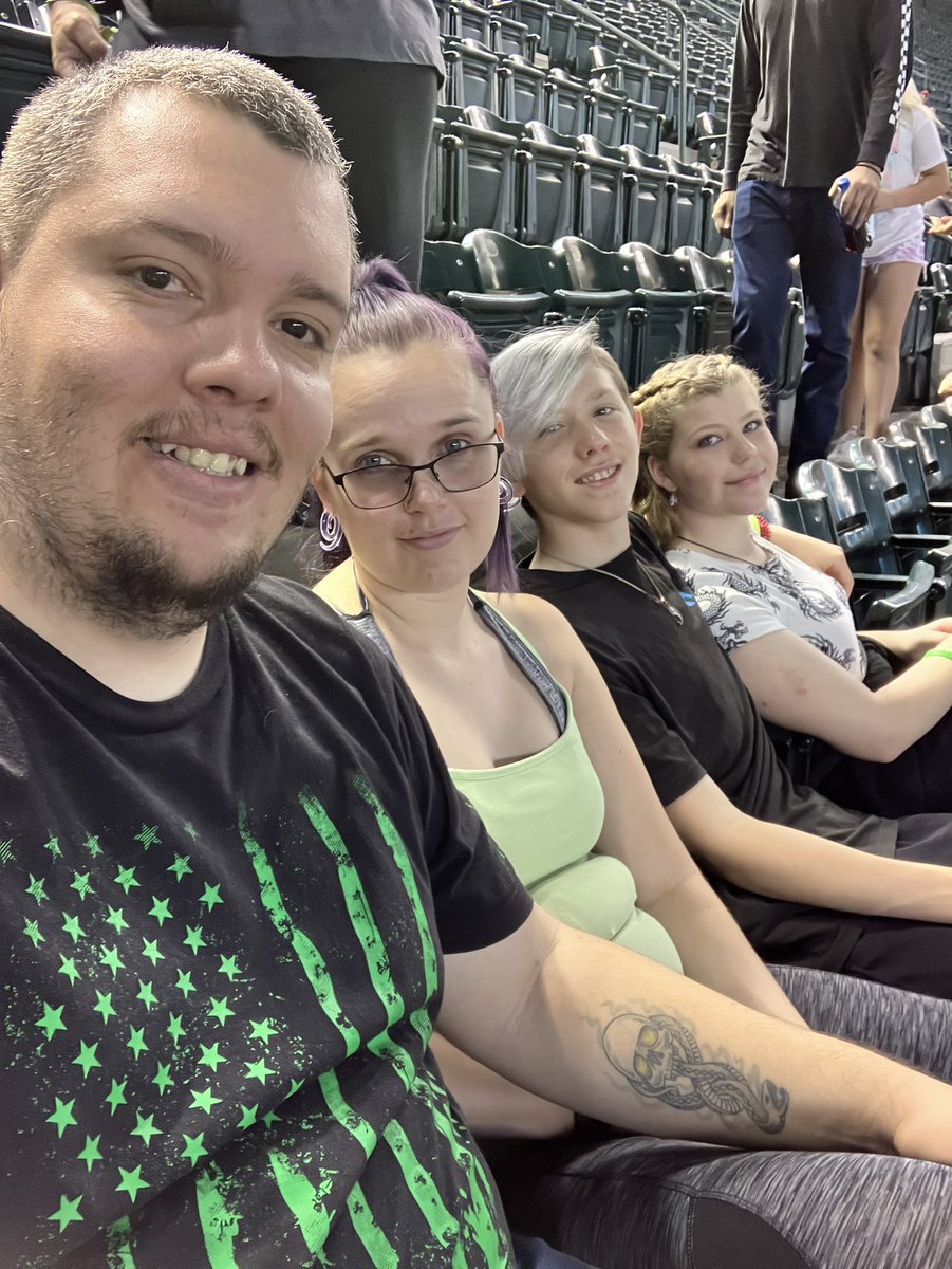 xLTxRICOx's tweet photo. At the game with the fam! Let’s go dbacks!!! #Dbacks #vettix https://t.co/vRq64gQKwR