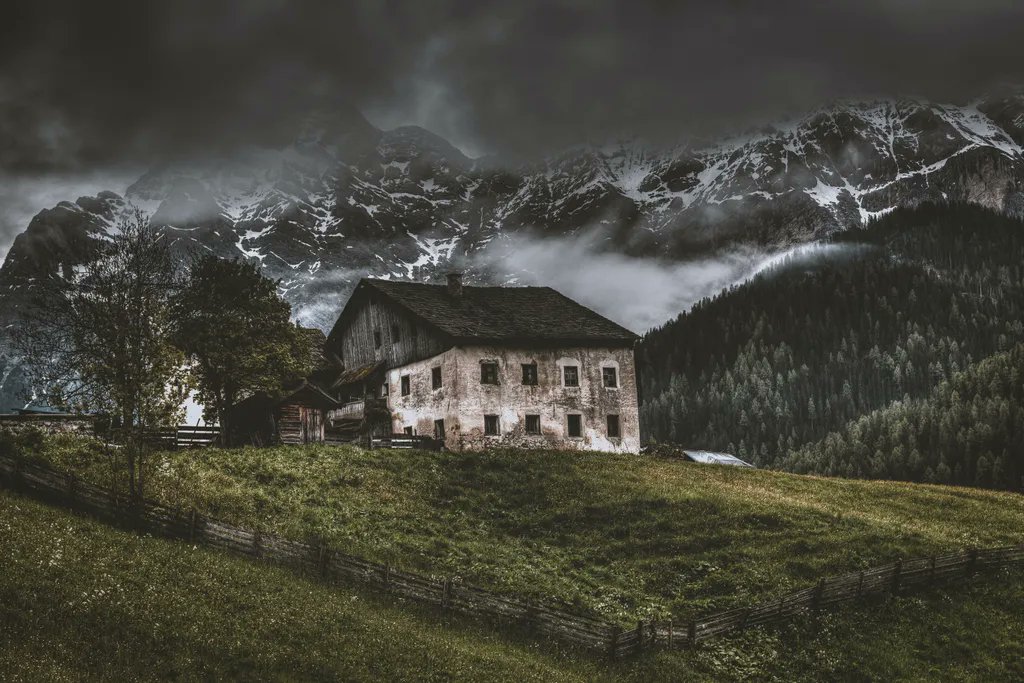 vclarkeauthor's tweet photo. “May you not rest, as long as I am living. You said I killed you - haunt me, then.”
― Emily Brontë, Wuthering Heights

#EditGoal #Editing #RomanceWriter #WordCount #WriteChat #Writing #WritingBlitz #WritingPrompt #AmWriting #AmEditing #AmRevising https://t.co/VEzX8DTTdq