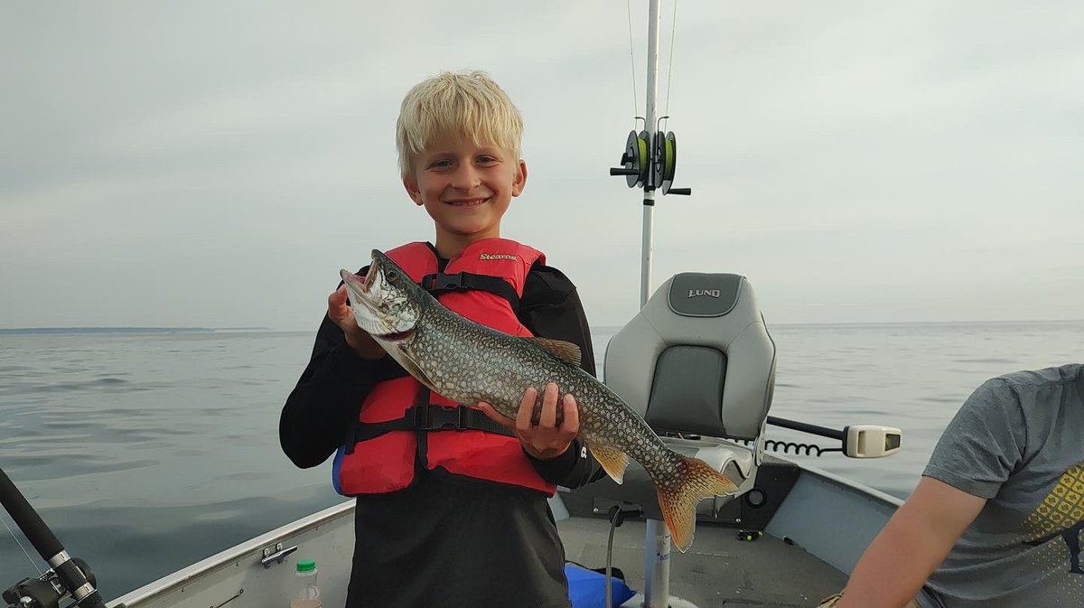 TeamJohnsonOD's tweet photo. We had the chance to get out for a couple of mornings to do some salmon and trout fishing on Lake Michigan. I used to go quite a bit back in the day, but schedules have limited trips in recent years. It felt good to back out there and to watch Parker catch his first laker! https://t.co/aEiDgdOAbm