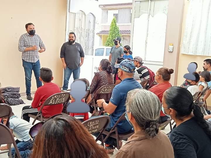 taticowan's tweet photo. Con mucho gusto visitamos a un grupo de vecinos del fracc. Barcelona, milenio 450 que nos solicitaron el apoyo con hule y cobijas ante estos días de lluvia que hemos tenido en nuestra capital. 
#SomosPRI
#SumamosContigo
#EstamosListos. https://t.co/3Oyp98EuIO