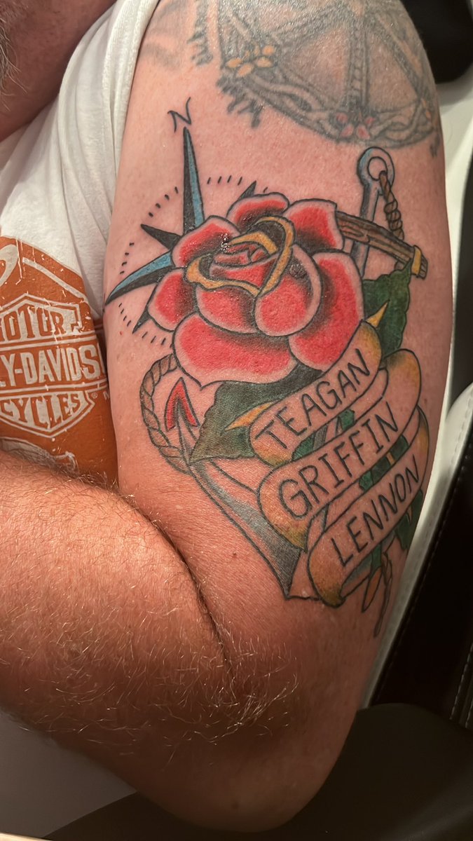 WarzoneJak's tweet photo. @DropkickMurphys got my #rosetattoo today. I saw beauty to the north. Anchor for my every choice. Signed and sealed in blood I would die for you….love my kids:) https://t.co/KmK4YAZ6Fo