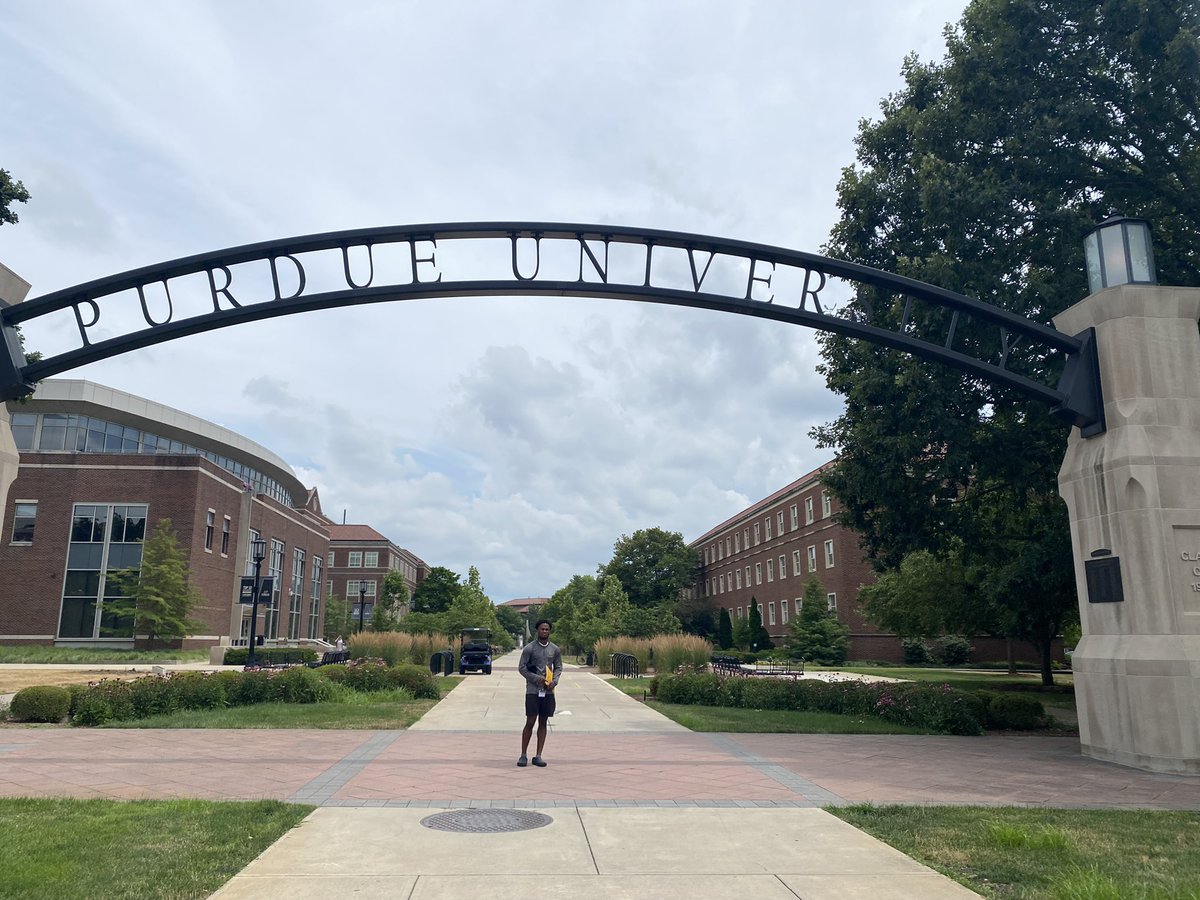 ataviajames's tweet photo. It’s official! Kameron Jackson at #Purdue University￼￼#ComputerEngineer￼￼￼#MEP#EngineeringAcademicBootcamp￼￼
My#1son😘￼ boiler up 🚂￼ proudmama🙃 https://t.co/XGADlbsD7g
