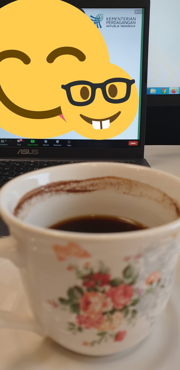 MercyZheng's tweet photo. Senyum2 sendiri lupa lg di zoom. Maluuuuu eee 🙈🤭

Kamis yg menyenangkan krn itu nanti dorr kopi ya.
•heartpick• https://t.co/Otwj2J0xND