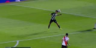 EstiloTaladro's tweet photo. Todo vuelve
#Banfield https://t.co/vPIWhvQf7r