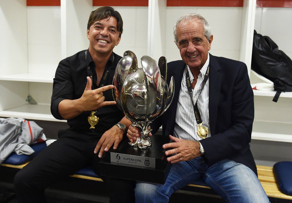 jps_cai's tweet photo. De uno pasarán los años y el mito será cada día más grande. Marco una época, cambió un club y lo hizo ganar todo con arbitrajes escandalosos y victorias eternas. 
El otro es el muñeco Gallardo. https://t.co/qRjAbyI1sx