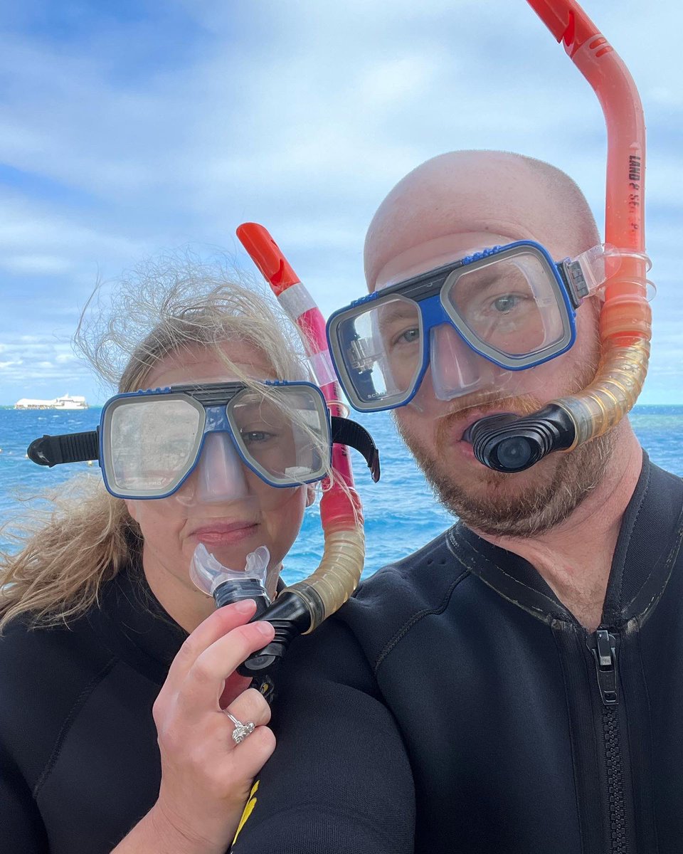 kenleyyoung's tweet photo. We made it to #Cairns, and the sun did, too! Which worked out great because first thing on the agenda? Snorkeling at the #GreatBarrierReef. Didn’t spot any sharks, but check out that bald-headed clownfish cheesin’ for the camera. #australia #downunder #reefmagic #reefmagiccairns https://t.co/nkqDRpYxAa