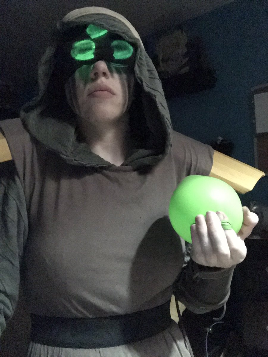 ParoxysmReverie's tweet photo. Ignore the fact that Louis is a different color but here’s my attempts for #ShredsofLight
#destiny #destinycosplay #Destiny2 #BungieDay https://t.co/IJzp9OUAI6