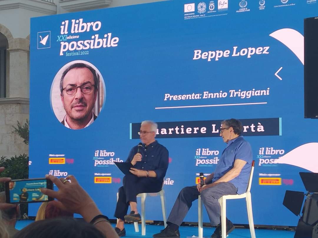 beppelopez's tweet photo. L'autore Beppe Lopez, presentato da #EnnioTriggiani, sul palco de "Il #libropossibile" di #Polignanoamare, discutendo della trilogia "Quartiere Libertà"
(Capatosta, La scordanza e Capibranco) https://t.co/QvP4B6NLo0
