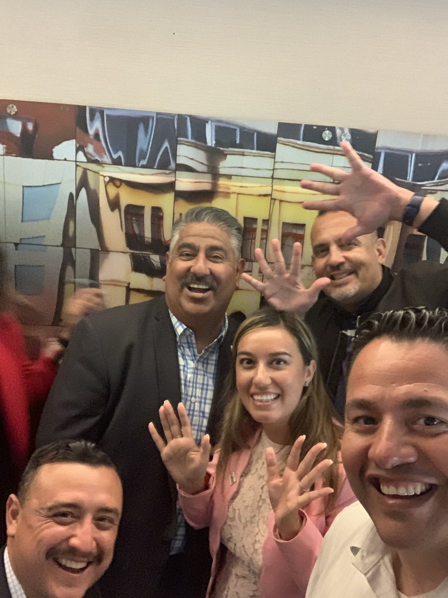 Scavenger #2: Art Answer:10 
Team: 2 Sonias &amp; 4 guys! #CALSAFamilia
#CALSASI2022 <a href="/CALSAfamilia/">CALSA</a> #scanvengerhunt