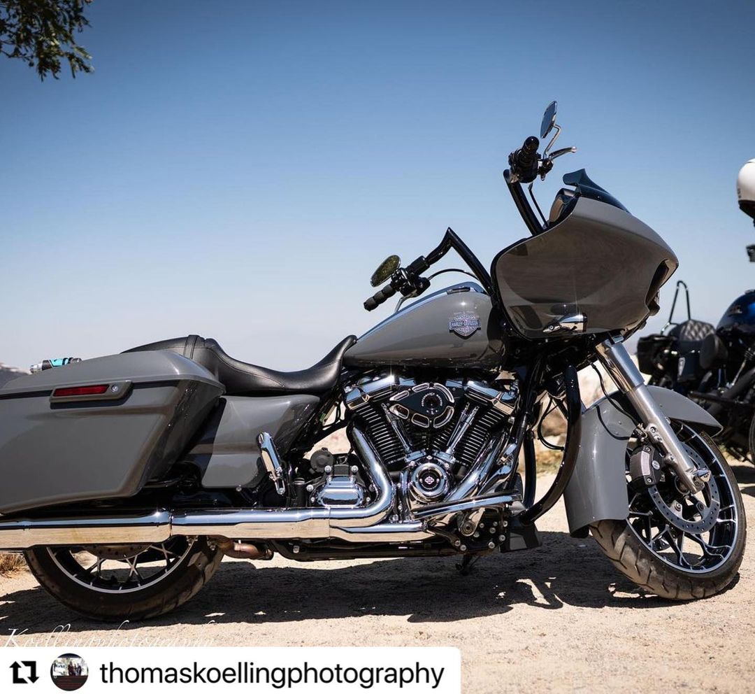 factory_47's tweet photo. Factory 47
🔥 Signature 🔥 handlebars
🔥 Shield 🔥 front crash bar

@thomaskoellingphotography 
・・・
Fun day in the sun in the mountains.  2022 road glide ; @jporraz433  #performancebagger #bagger #baggernation #harleydavidson #factory47 #legendsuspensions #rigidindustries https://t.co/rmmHzPZPsd