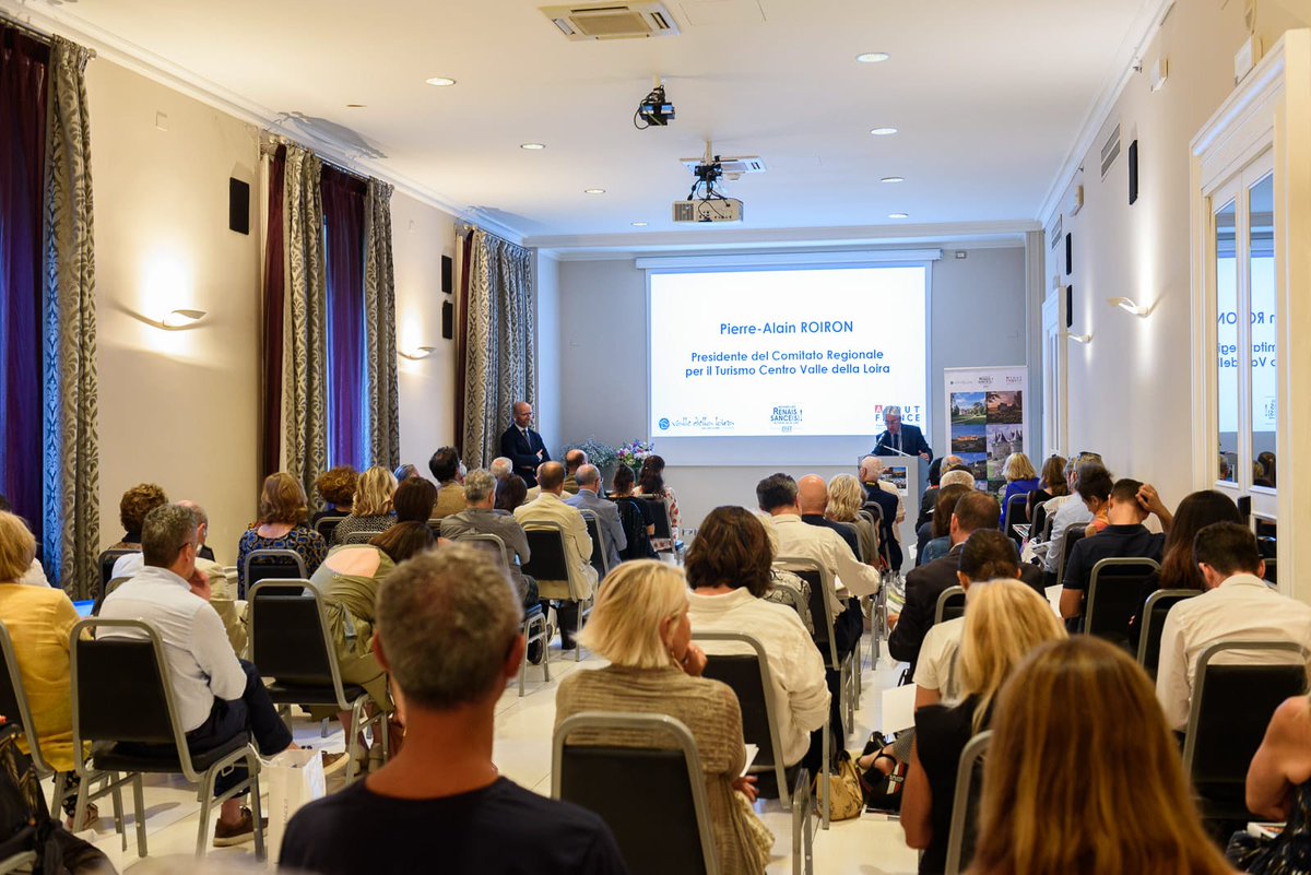 @IT_AtoutFrance (@it_atoutfrance) on Twitter photo Grande successo e interesse per la presentazione a Milano di Nouvelles Renaissances . Valle della Loira . Il Giardino di Francia . Un itinerario di 7 castelli con giardini segreti , roseti e orti da scoprire ! 🌺🌸 🌺🌸#ExploreFrance <a href="/LoireValleyPR/">Loire Valley Tourism / CRT Centre-Val de Loire</a> Grande successo e interesse per la presentazione a Milano di Nouvelles Renaissances . Valle della Loira . Il Giardino di Francia . Un itinerario di 7 castelli con giardini segreti , roseti e orti da scoprire ! 🌺🌸 🌺🌸#ExploreFrance <a href="/LoireValleyPR/">Loire Valley Tourism / CRT Centre-Val de Loire</a>