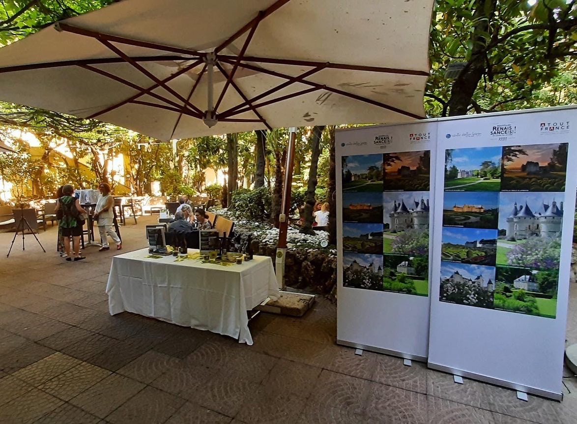 IT_AtoutFrance's tweet photo. Grande successo e interesse per la presentazione a Milano di  Nouvelles Renaissances . Valle della Loira . Il Giardino di Francia . Un itinerario di 7 castelli con giardini segreti , roseti e orti da scoprire ! 🌺🌸 🌺🌸#ExploreFrance @LoireValleyPR https://t.co/lM7I8ggziN