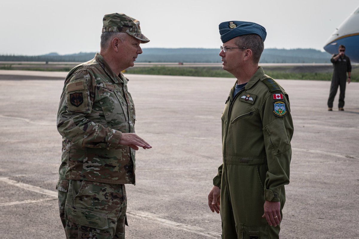 RCAFOperations's tweet photo. #NORAD Commander Gen. Glen VanHerck and Canadian NORAD Region Commander Maj.-Gen. Eric Kenny visited Inuvik, N.W.T. today to see firsthand this important Arctic defence location for 🇨🇦 and 🇺🇸. @NORADCommand #WeHaveTheWatch #StrongerTogether https://t.co/EIbFMVaheV