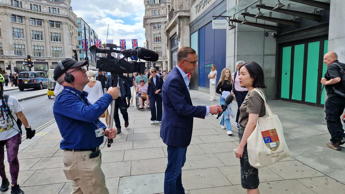 Out on the streets of #London asking people their views about the issues on the topic of my show this week. Don’t miss it - all about #corporate responsibilities 
“Talking Business with Aaron Heslehurst”