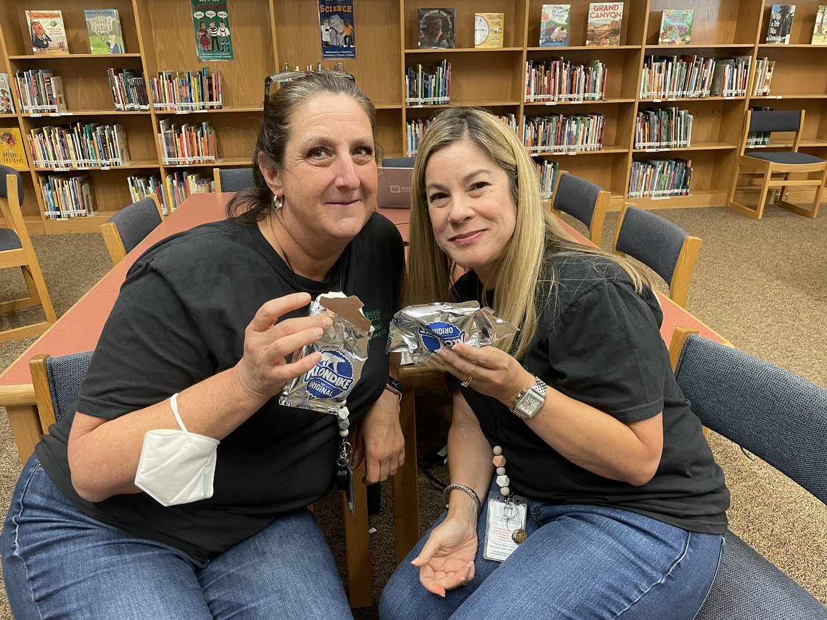 Mrs. Abraham tweet media