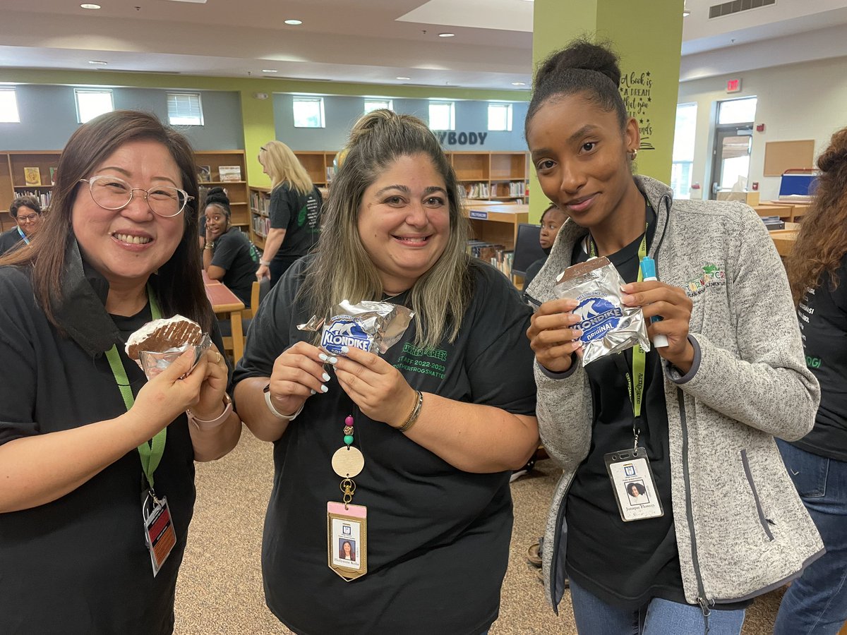 Mrs. Abraham tweet media