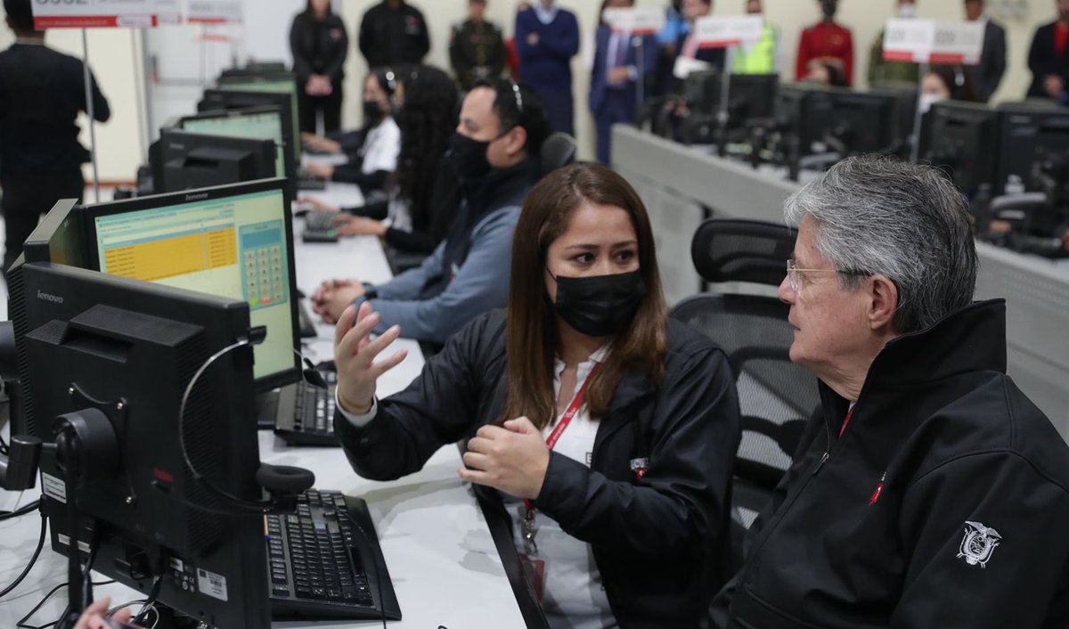 LassoGuillermo's tweet photo. Realizamos una visita técnica a las instalaciones @ECU911_. Junto a @CapiZapataEC y @madanielasaltos, conocimos el personal y el trabajo que realizan cada uno de ellos de manera ininterrumpida para atender las emergencias de la ciudadanía. Gracias por su compromiso con el país. https://t.co/QvZTacOf2p