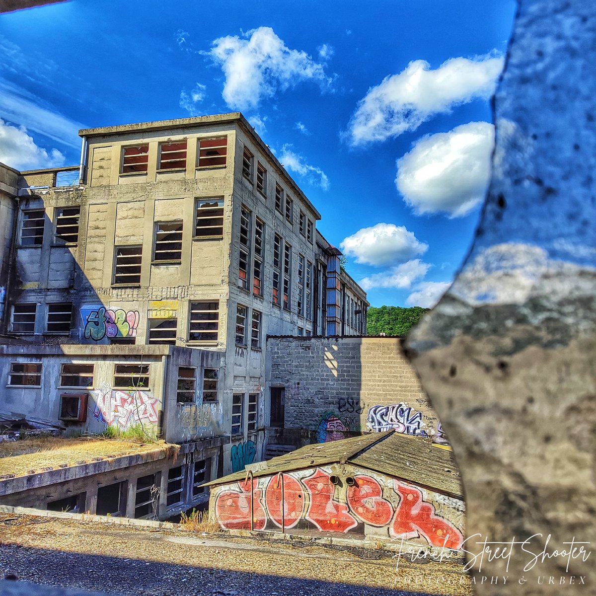 UrbanLostExplor's tweet photo. 🚸🏴‍☠️ Industrial wasteland •
➖➖➖➖➖➖➖➖➖➖➖
Fenêtre sur cours
#fricheindustrielle #factory #wasteland #forgottenplaces #hiddenplaces #urbex #urbexphotography #urbexfrance #urbanexploration #urbexnormandie #the_urbex_institute #urbex_supreme #urbexworld #lostplaces https://t.co/Kj78RGRKG7