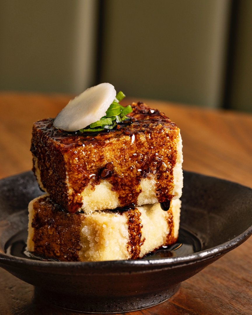 Short stack schnack.
{crispy tofu, garlic sweet soy, fresh water chestnut}
#madewithlove in #ChinatownYVR