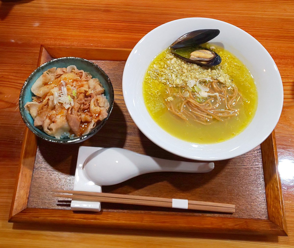 eiji_atz's tweet photo. 7/13 11:00 OPEN
奈良で牡蠣らーめん×蕎麦　牡蠣らぁ蕎麦のお店　牡蠣衛門を始めます。

牡蠣らーめんで有名なSoupmen創業者　小松崎氏との共同開発です！

めちゃくちゃ美味しくて自信あります！

とりあえず…食べに来てください！！

#奈良らーめん #関西ラーメン #そば #らーめん https://t.co/Uzrd3YUJ1s