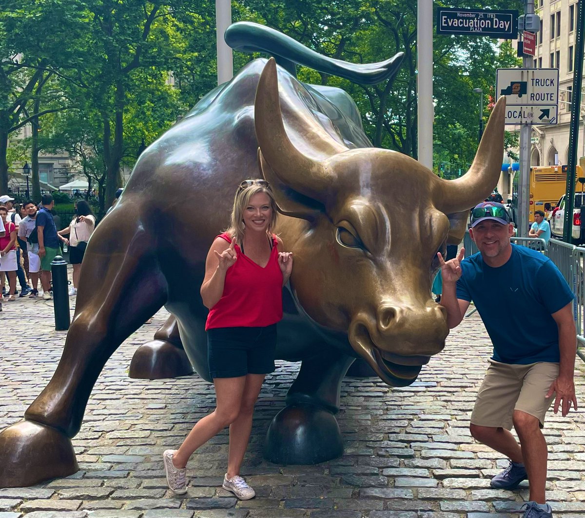 robbielindeman1's tweet photo. Another great day in New York. Go Bulls 🤘🏻@USFAthletics #WallStreet https://t.co/lLdvLp12uY