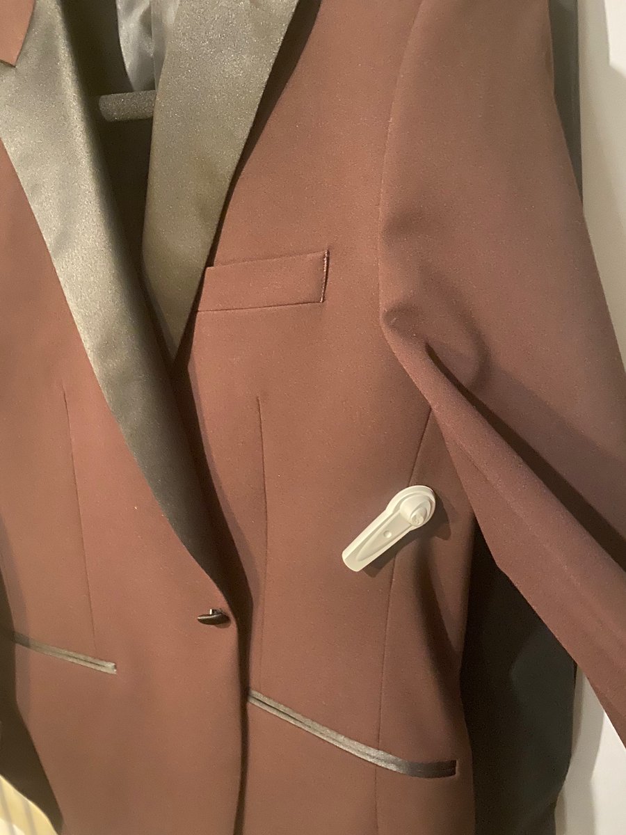 nicelliott3's tweet photo. @marksandspencer thank you to your staff at Metro centre for spoiling my graduation, took suit jacket out of bag tonight to find security tag left on all shops shut and graduation at 7:30 am tomorrow https://t.co/Q2UQm2CC5N