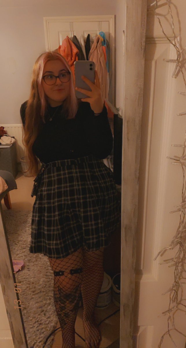ltsashlee's tweet photo. Trying to fit in with all the other e-girls👉🏻👈🏻 https://t.co/gNaf5diU94