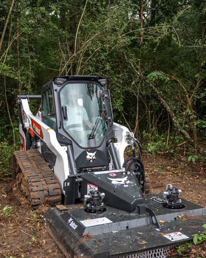 cj_wentz's tweet photo. A little mid-summer brush cleanup! 💪@bobcatcompany

#IAmBobcat #OneToughAnimal #Sponsored https://t.co/qXp8WqznvX