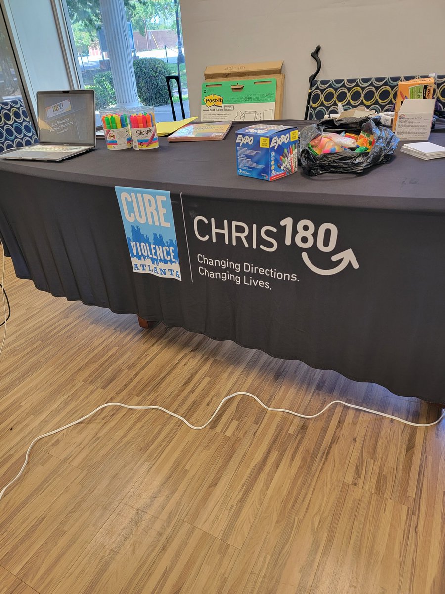 CoachLavonya's tweet photo. Thankful to @CHRIS180_Change for hosting us and @communityground for supplying my Morning Joe!
Today the students worked on their life and career plans focusing on their SMART goals. It's going to be a great July!
#WaterBoyz #WaterBoys #SocEnt #Justice #Equity #NPUV https://t.co/ZGlqtpXa7j